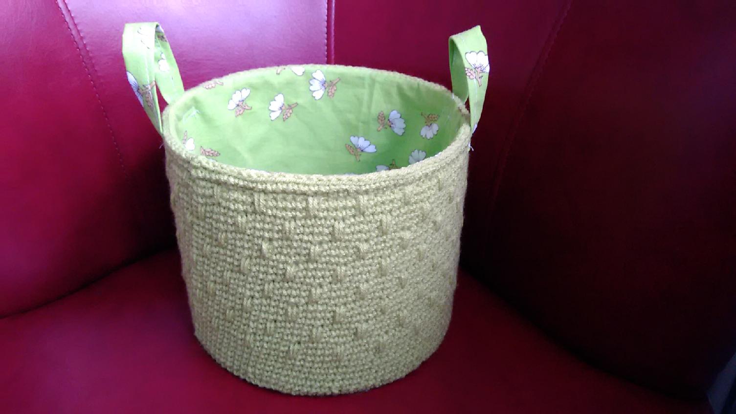 Háčkovaný, šitý koš